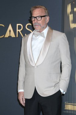 LOS ANGELES, ABD - 17 Kasım 2024: Kevin Costner, Dolby Balo Salonu 2024 Valilik Ödülleri 'nde 17 Kasım 2024, Los Angeles, CA