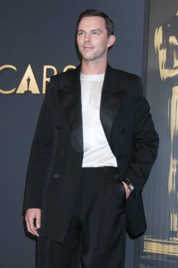 LOS ANGELES, ABD - 17 Kasım 2024: Nicholas Hoult Dolby Balo Salonu 2024 Valilik Ödülleri 'nde 17 Kasım 2024, Los Angeles, CA