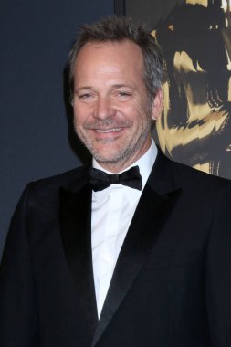 LOS ANGELES, ABD - 17 Kasım 2024: Peter Sarsgaard Dolby Balo Salonu 'nda 2024 Vali Ödülleri' nde 17 Kasım 2024 'te