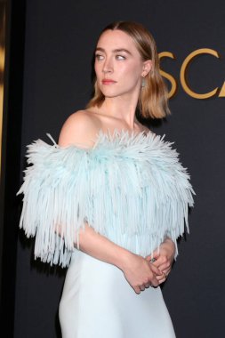 LOS ANGELES, ABD - 17 Kasım 2024: Saoirse Ronan Dolby Balo Salonu 'ndaki 2024 Vali Ödülleri' nde 17 Kasım 2024 'te, CA