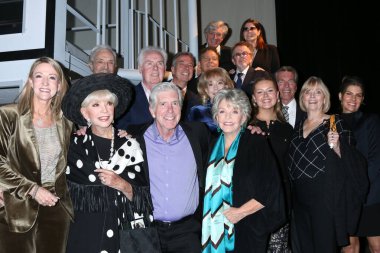 LOS ANGELES, ABD - 21 Kasım 2024: Peter Marshall Life Group 'un Peter Marshall Television City' de 21 Kasım 2024 'te kutlaması, CA