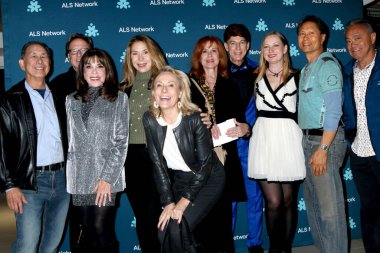 Kate Linder, Molly Wolveck Sanat Sergisi 'nde Konuklar, 23 Kasım 2024' te Batı Hollywood, CA 'da ALS Araştırma ve Bakım Galerisinde faydalı olacak.