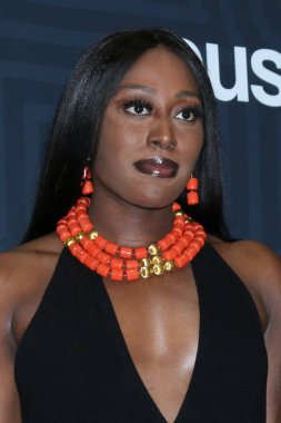 Chiney Ogwumike, Afrika 'nın Koshie Mills Mirasçıları 7. Geleneksel Uluslararası Güç Kadınları Ödülleri Molly Wolveck Sanat Sergisi' nde ALS Araştırma ve Bakım yararına 24 Kasım 2024 'te Los Angeles, CA