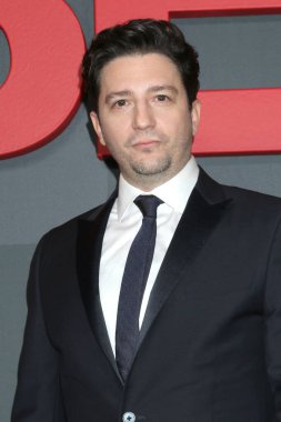 LOS ANGELES, ABD - 14 Ekim 2024: John Magaro 14 Kasım 2024 tarihinde Paramount Theater 'da Los Angeles 5 Eylül galasında