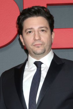 LOS ANGELES, ABD - 14 Ekim 2024: John Magaro 14 Kasım 2024 tarihinde Paramount Theater 'da Los Angeles 5 Eylül galasında