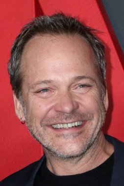 LOS ANGELES, ABD - 14 Ekim 2024: Peter Sarsgaard 14 Kasım 2024 'te Paramount Theater' da 5 Eylül Los Angeles Prömiyeri 'nde