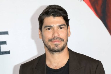 LOS ANGELES, ABD - 14 Ekim 2024: Raul Castillo 14 Ekim 2024 tarihinde Los Angeles Parmount Tiyatrosu 'nda Smile 2 Los Angeles Premiere' de