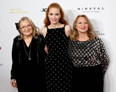 LOS ANGELES, ABD - 6 Aralık 2024: Marilyn Herst, Jessica Chastain, Jerri Chastain Beverly Hilton Hotel 'deki 38. Amerikan Sinematek Ödülleri' nde 6 Aralık 2024, Beverly Hills, CA