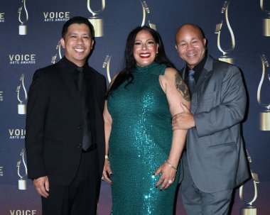 SAN DIEGO, ABD - 8 Aralık 2024: Joe Cipriano - merkez, ve konuklar Beverly Hilton Hotel 11. SOVAS Ödül Kazananlar Çemberi 8 Aralık 2024, Beverly Hills, CA