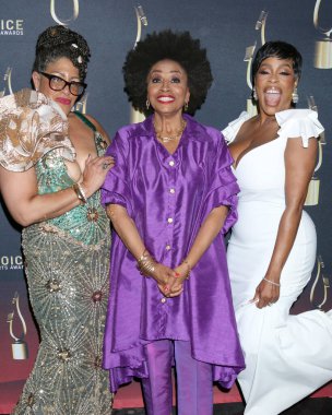 SAN DIEGO, ABD - 8 Aralık 2024: Rain Pryor, Jenifer Lewis, Niecy Nash-Betts, 11. SOVAS Ödülleri Kazananlar Çemberi 8 Aralık 2024 tarihinde Beverly Hilton Hotel, CA