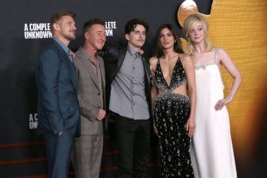 SAN DIEGO, ABD - 10 Aralık 2024: Boyd Holbrook, Monica Barbaro, Elle Fanning, Edward Norton, Timothee Chalamet A Complete Unknown Los Angeles Premiere at TCL Chinese Theater IMAX 10 Aralık 2024 tarihinde Los Angeles, CA