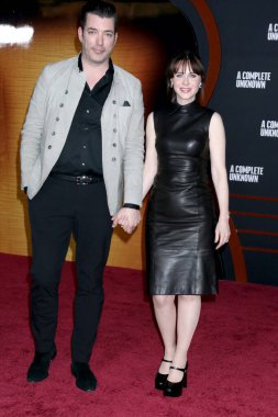 SAN DIEGO, ABD - 10 Aralık 2024: Janathan Scott, Zooey Deschanel TCL Çin Tiyatrosu 'ndaki A Complete Unknown Los Angeles Premiere' de 10 Aralık 2024, Los Angeles, CA