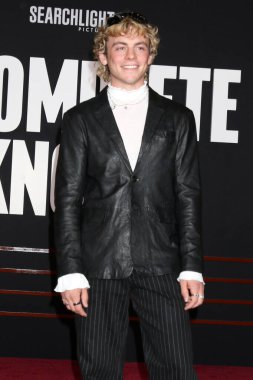 SAN DIEGO, ABD - 10 Aralık 2024: Ross Lynch TCL Çin Tiyatrosu 'ndaki A Complete Unknown Los Angeles Premiere' de 10 Aralık 2024 tarihinde, Los Angeles, CA