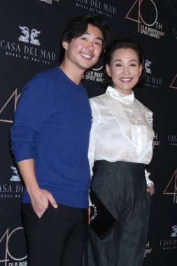 LOS ANGELES, ABD - 4 Ocak 2025: Sean Wang, Joan Chen, Santa Monica, CA 'da 4 Ocak 2025 tarihinde Casa Del Mar' da düzenlenen 2025 Ruh Ödülleri Nominees Brunch 'ında