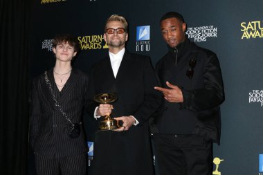Cameron Crovetti, Antony Starr, Jesse T. Usher, Universal Hilton Hotel 'deki 2025 Saturn Ödülleri Basın Odası' nda 2 Şubat 2025 'te Los Angeles, CA