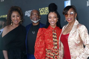 Stephanie Burton, LeVar Burton, Sonequa Martin-Green, Dawnn Lewis. 2 Şubat 2025 'te Universal Hilton Hotel' de yapılan 2025 Saturn Ödülleri 'nde.