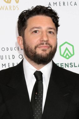 John Magaro, Century Plaza Hotel 'de 2025 Producers Guild Ödülleri' nde 8 Şubat 2025 'te Century City, CA