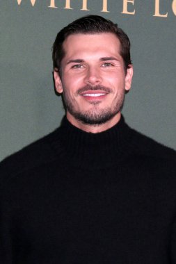 Gleb Savchenko, White Lotus Sezon 3 Bölüm 3 Paramount Stüdyoları 'nda 10 Şubat 2025, Los Angeles, CA