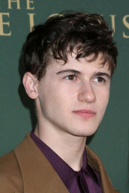 Sam Nivola, Beyaz Lotus Sezon 3 Bölüm 3 Paramount Stüdyoları 'nda 10 Şubat 2025, Los Angeles, CA