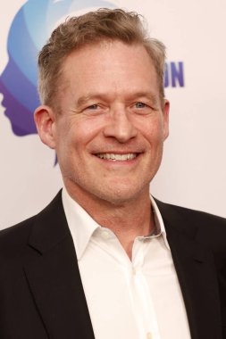 James Tupper, Tedavi Bağımlılığı Şimdi Açılış Gecesi Beverly Hills Oteli 'nde 24 Şubat 2025' te, CA