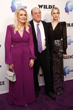 Nancy Davis, Ken Rickel, Isabella Rickel, Beverly Hills Oteli 'nde 24 Şubat 2025' te Beverly Hills, CA