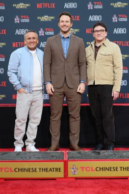 Joe Russo, Chris Pratt, Anthony Russo Russo Kardeşler Eli ve Ayak İzi Seremonisi TCL Çin Tiyatrosu IMAX 'te 21 Şubat 2025, Los Angeles, CA