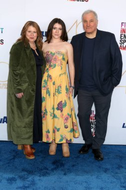 Katherine Mallen Kupferer, Tara Mallen, Keith Kupferer, 22 Şubat 2025 'te Santa Monica' da düzenlenen 2025 Bağımsız Ruh Ödülleri 'nde.