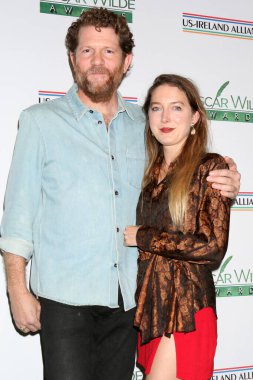 Joshua Zetumer, 19. Yıllık Oscar Wilde Ödülleri 'nde konuk, 27 Şubat 2025' te Los Angeles, CA