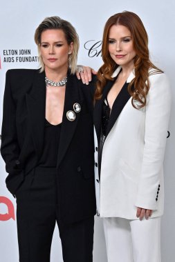 Ashlyn Harris, Sophia Bush Batı Hollywod Park 'taki Elton John Akademi Ödülleri İzleme Partisi' nde 2 Mart 2025 'te W Hollywood, CA