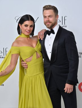 Hayley Erbert, Derek Hough, West Hollywod Park 'taki Elton John Akademi Ödülleri İzleme Partisi' nde 2 Mart 2025 'te W Hollywood, CA