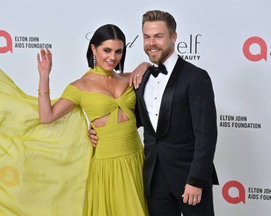 Hayley Erbert, Derek Hough, West Hollywod Park 'taki Elton John Akademi Ödülleri İzleme Partisi' nde 2 Mart 2025 'te W Hollywood, CA