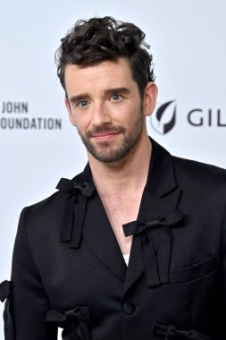 Michael Urie, Elton John Akademi Ödülleri İzleme Partisi Batı Hollywood Park 'ta 2 Mart 2025, W Hollywood, CA