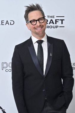 Dan Bucatinsky, Elton John Akademi Ödülleri İzleme Partisi Batı Hollywood Park 'ta 2 Mart 2025, W Hollywood, CA