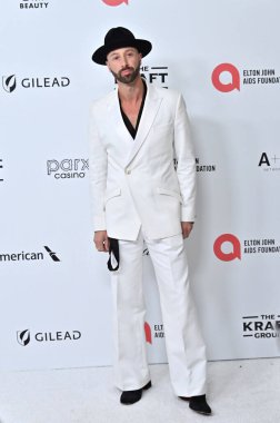 Mike Adler, Batı Hollywood Park 'taki Elton John Akademi Ödülleri İzleme Partisi' nde 2 Mart 2025, W Hollywood, CA