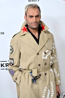 Jeetendr Sehdev, Batı Hollywood Park 'taki Elton John Akademi Ödülleri İzleme Partisi' nde 2 Mart 2025 'te W Hollywood, CA