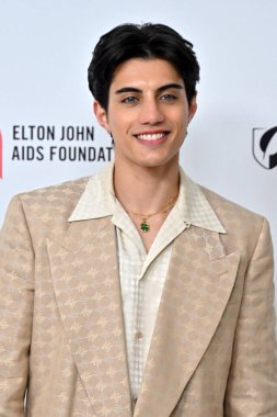 Nic Kaufmann, Elton John Akademi Ödülleri İzleme Partisi Batı Hollywood Park 'ta 2 Mart 2025, W Hollywood, CA