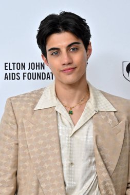 Nic Kaufmann, Elton John Akademi Ödülleri İzleme Partisi Batı Hollywood Park 'ta 2 Mart 2025, W Hollywood, CA