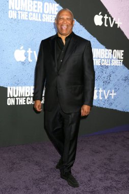 Reginald Hudlin, 12 Mart 2025 'te Los Angeles' ta TCL Çin Tiyatrosu 'ndaki Call Sheet Belgesel Prömiyeri' nde bir numarada.