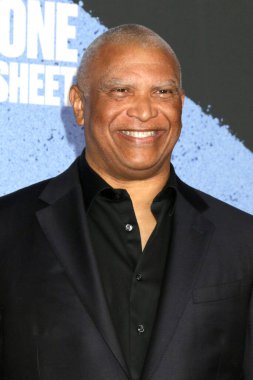 Reginald Hudlin, 12 Mart 2025 'te Los Angeles' ta TCL Çin Tiyatrosu 'ndaki Call Sheet Belgesel Prömiyeri' nde bir numarada.