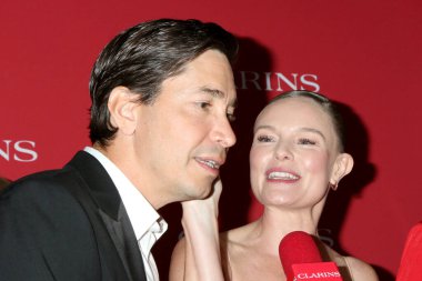 Juatin Long, Kate Bosworth Clarins ICONS Etkinliği Akademi Sinema Müzesi 21 Mart 2025, Los Angeles, CA