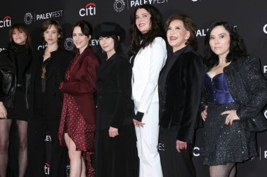 Charlotte Gainsbourg, Lou de Laage, Rachel Brosnahan, Amy Sherman-Palladino, Lauren Graham, Kelly Bishop, Alex Borstein PaleyFEST 2025 - Dolby Tiyatrosu 'ndaki Amy Sherman-Palladino Çoklu Evreni