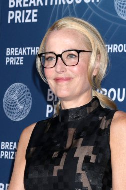 Gillian Anderson, Barker Hanger 'da 11. Buluş Ödülleri' nde 6 Nisan 2025 'te Santa Monica, CA