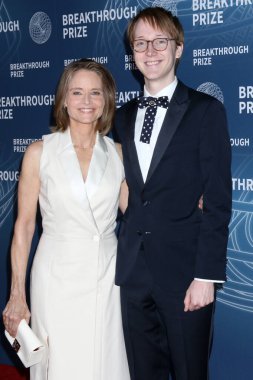 Jodie Foster, Christopher Kit Bernard Foster Barker Hanger 'da 11. Buluş Ödülü' nde 6 Nisan 2025 'te, Santa Monica, CA