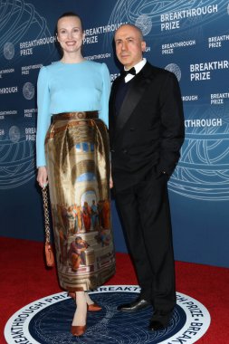 Julia Milner, Yuri Milner Barker Hanger 'da 6 Nisan 2025' te 11.