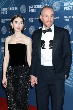 Lilly Collins, Charlie McDowell Barker Hanger 'da 11. Buluş Ödülleri' nde 6 Nisan 2025 'te Santa Monica, CA