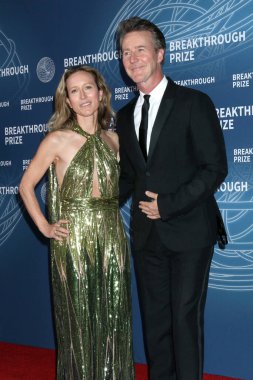 Shauna Robertson, Edward Norton Barker Hanger 'da 11. Buluş Ödülleri' nde 6 Nisan 2025 'te Santa Monica, CA