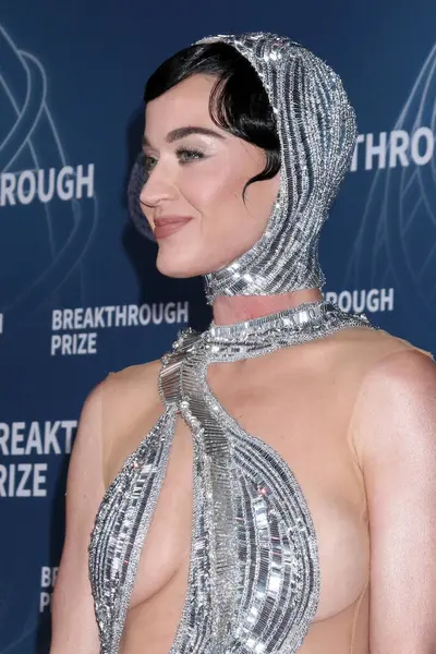 Katy Perry Barker Hanger 'da 11. Buluş Ödülleri' nde 6 Nisan 2025 'te Santa Monica, CA