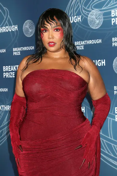 Lizzo, Barker Hanger 'da 11. Buluş Ödülleri' nde 6 Nisan 2025 'te Santa Monica, CA