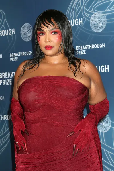 Lizzo, Barker Hanger 'da 11. Buluş Ödülleri' nde 6 Nisan 2025 'te Santa Monica, CA