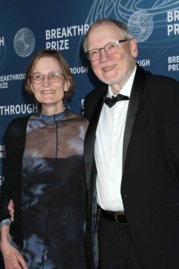 Jens Juul Holst, Mette M. Rosenkilde 5 Nisan 2025 'te Barker Hanger' da 11.